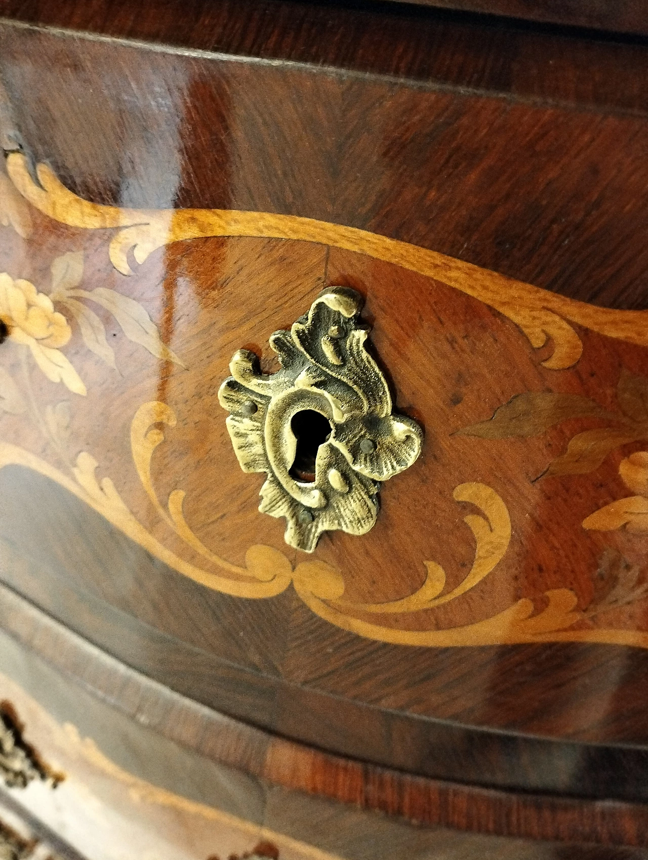 Louis XVI chest of drawers with Rosso Francia marble top, 18th century 7