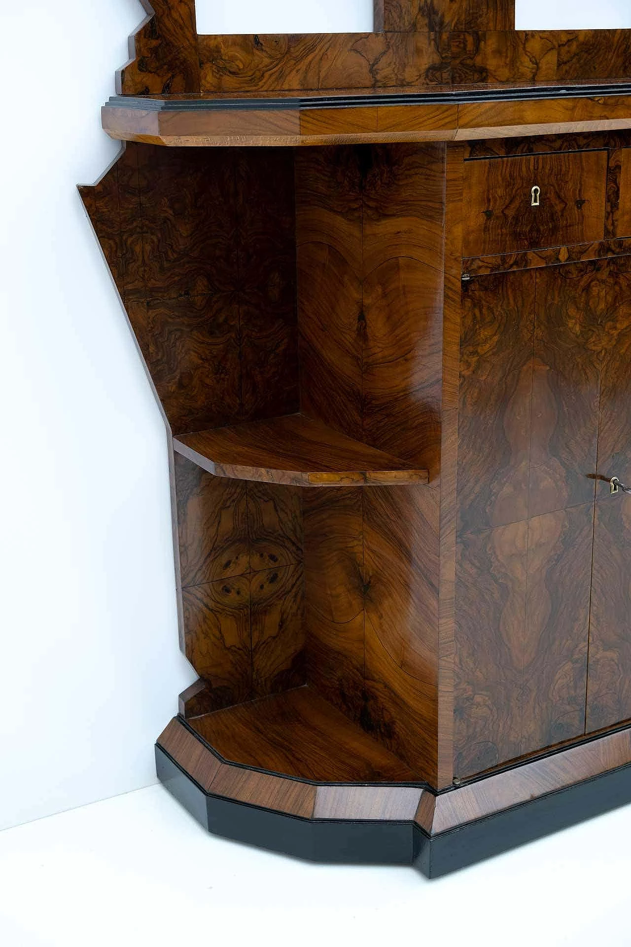 Walnut-root Art Deco sideboard with dodecagonal-framed mirror, early 20th century 6