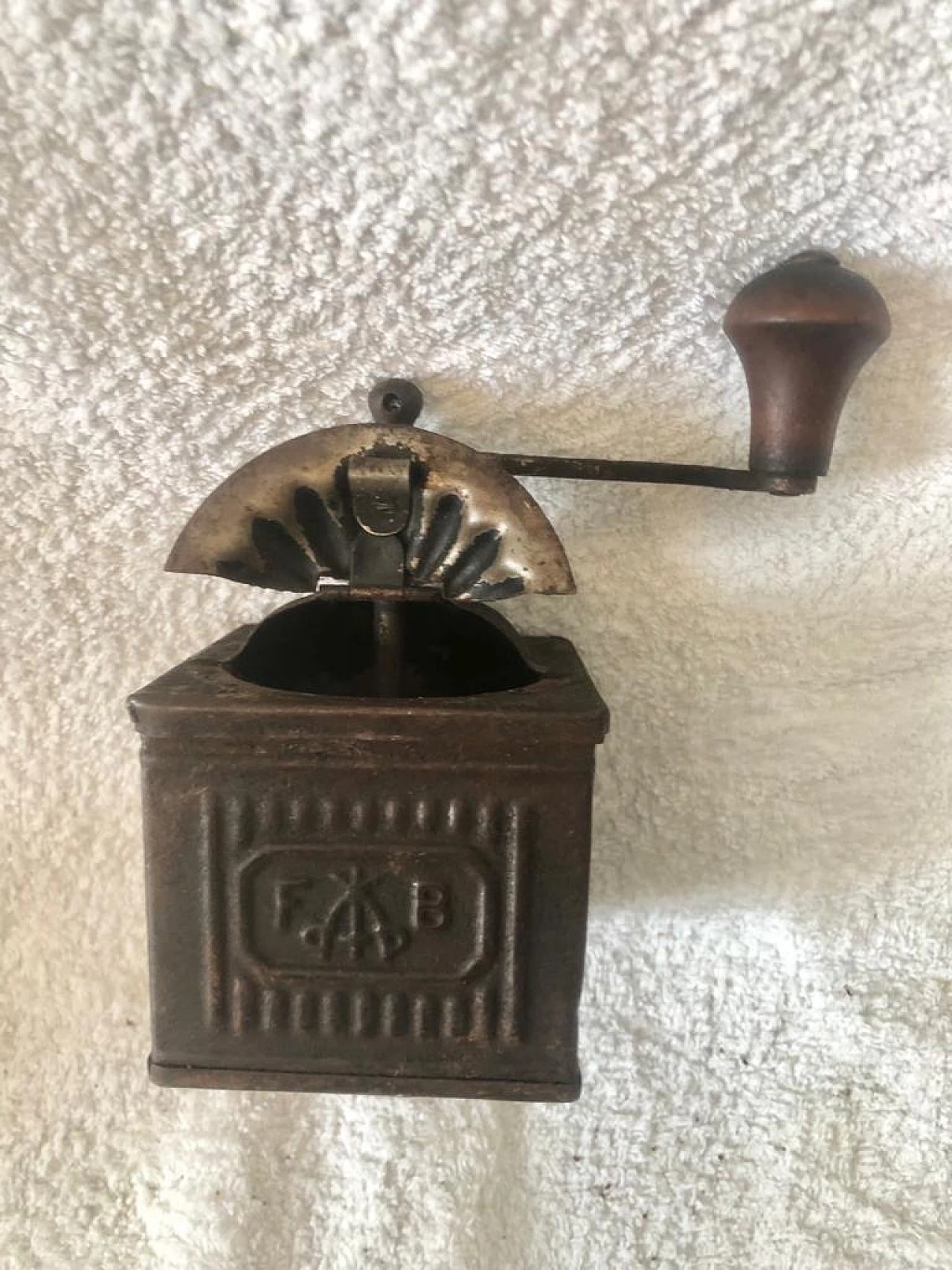 3 Coffee grinders in iron and wood, 1940s 3