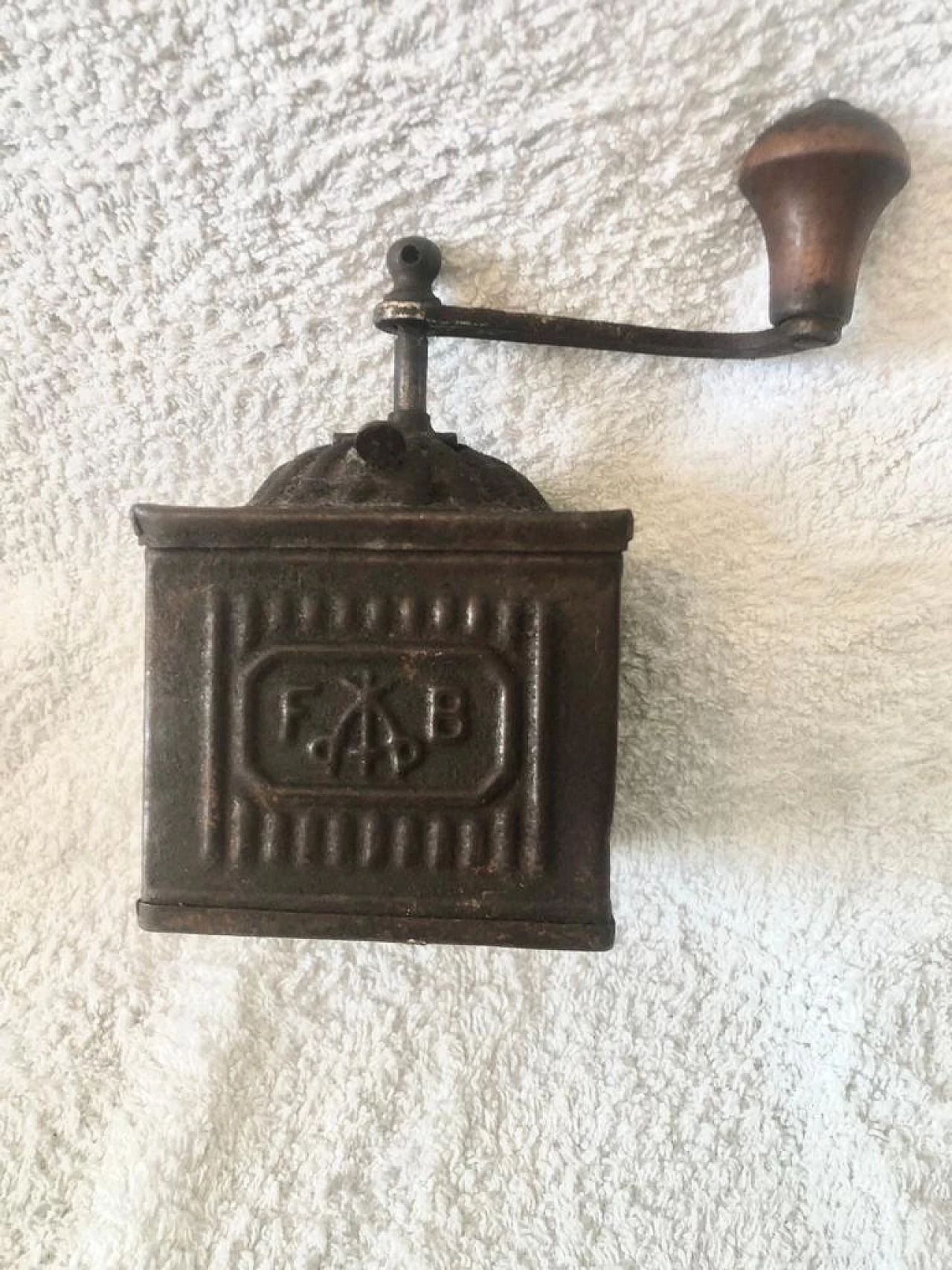 3 Coffee grinders in iron and wood, 1940s 6