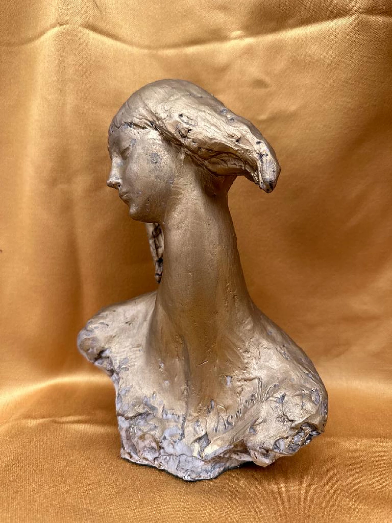 Gilded Capodimonte ceramic sculpture of woman with long neck 3