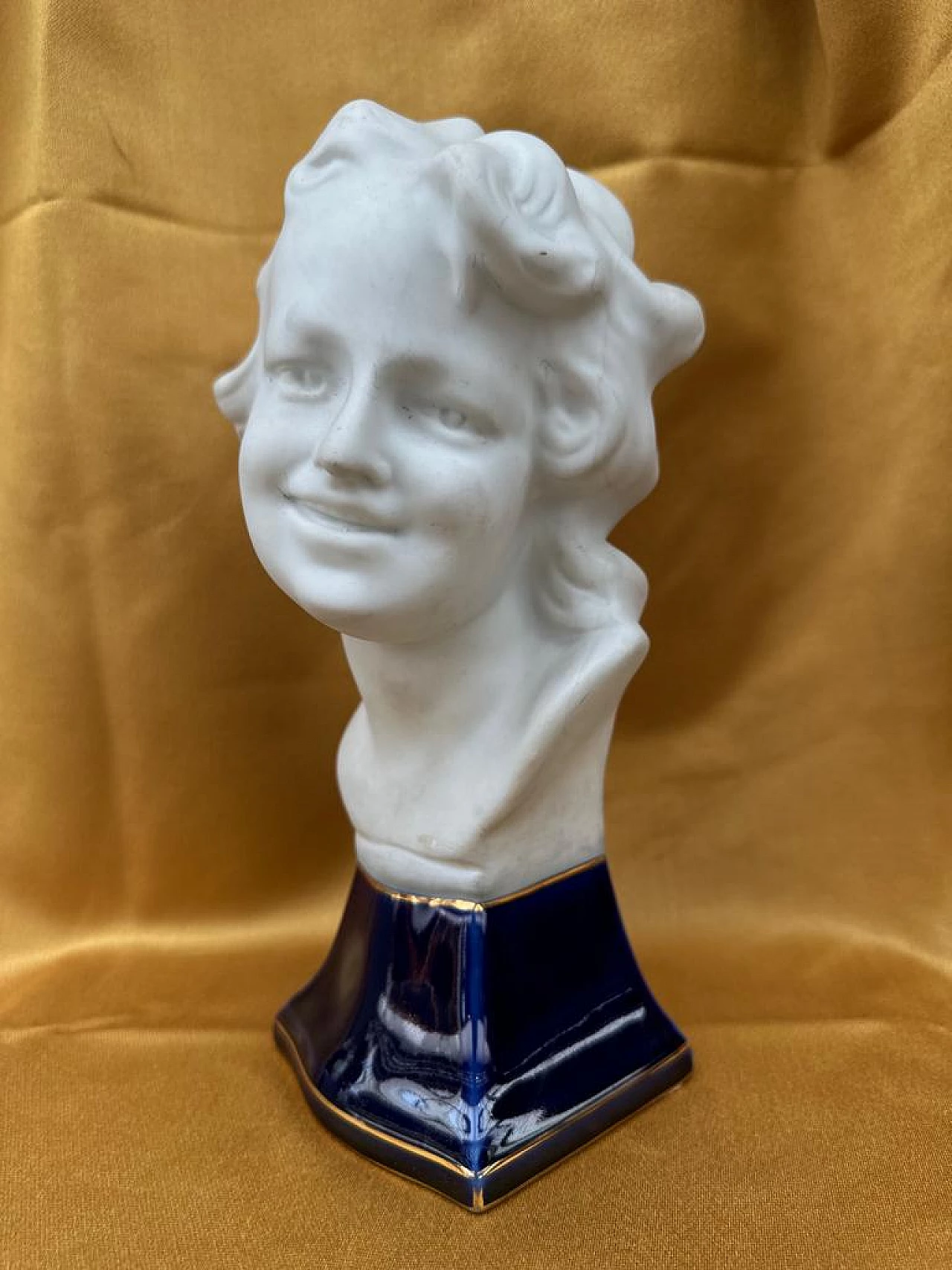 Limoges Biscuit porcelain child's head sculpture | intOndo