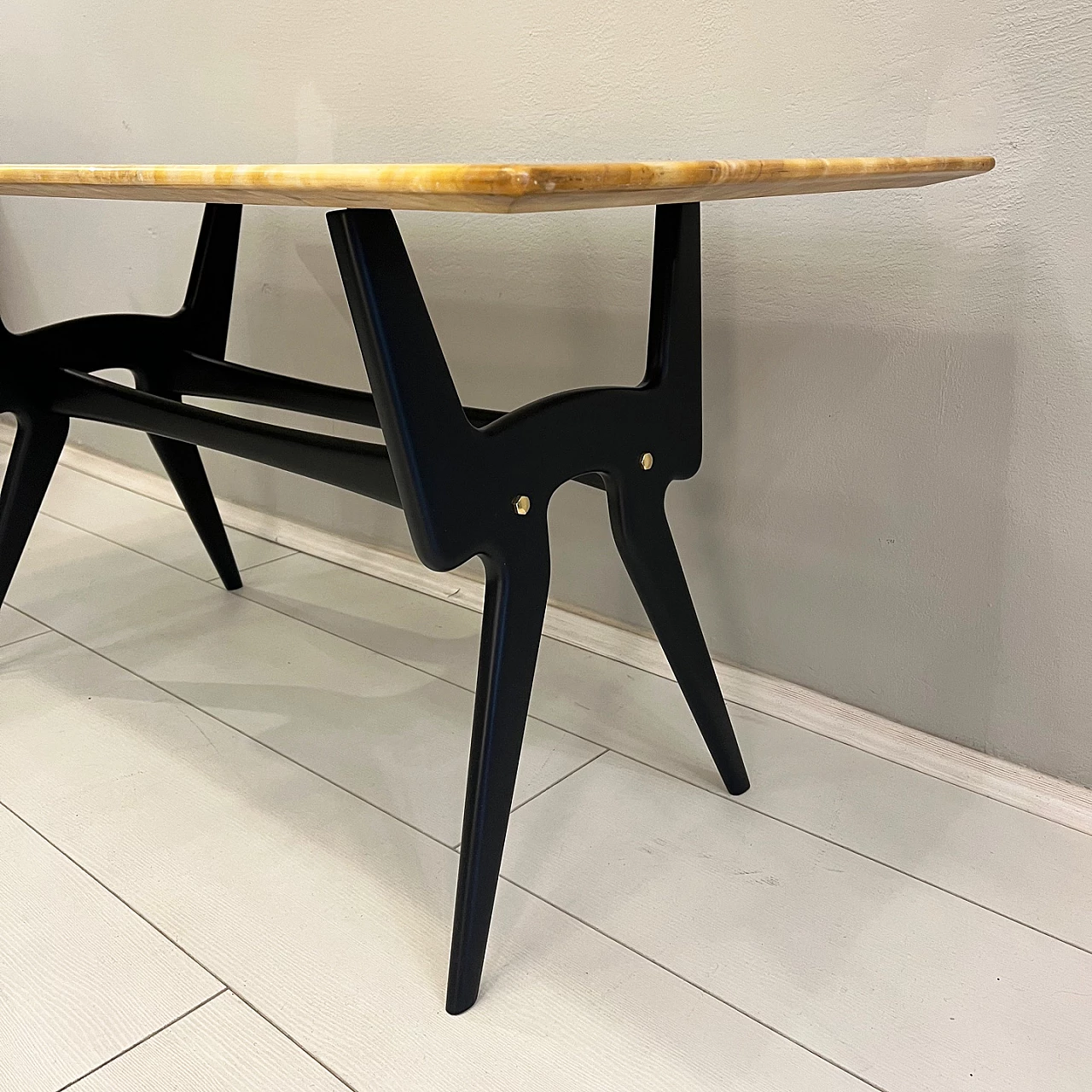 Coffee table with marble top and wooden legs, 1950s 5