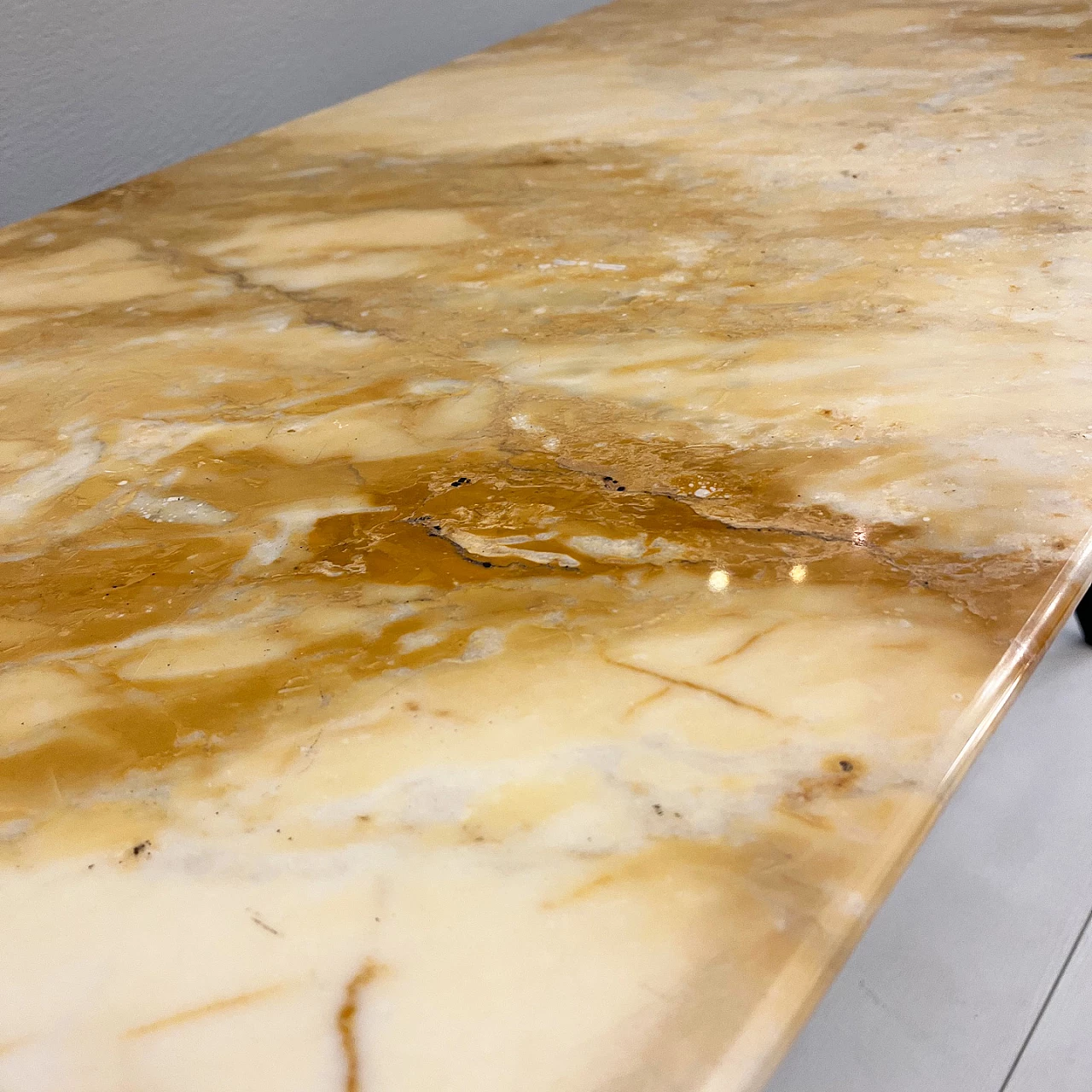 Coffee table with marble top and wooden legs, 1950s 8