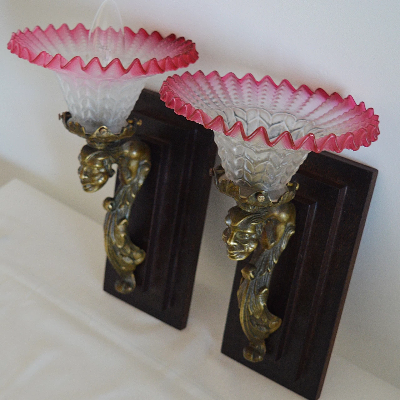 Pair of Art Deco wall lights with gargoyle and wooden bases, 1930s 5