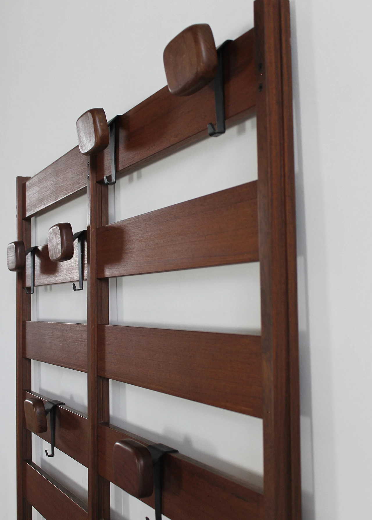 Walnut coat rack by Poltronova, 1960s 4