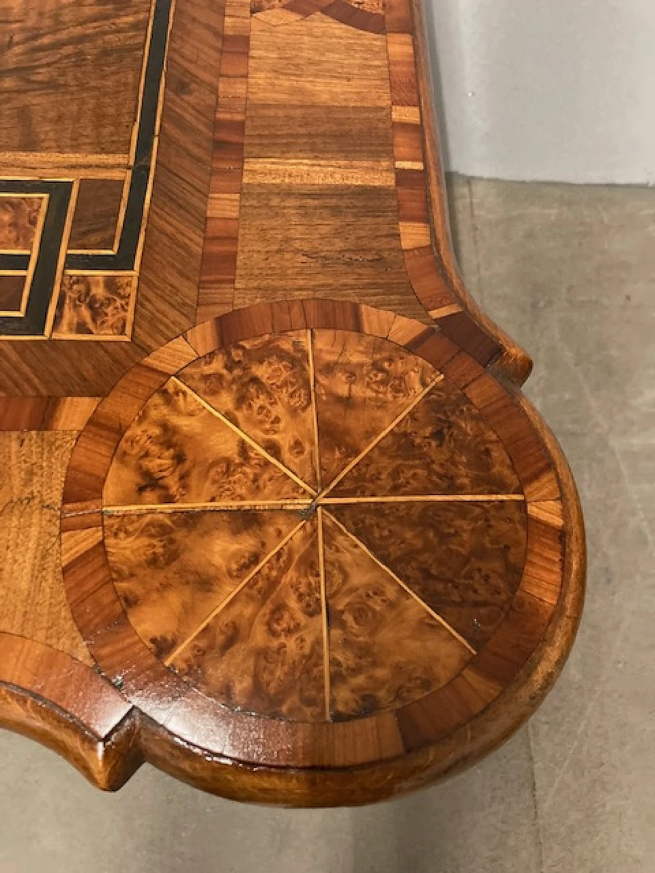 Rolo inlaid wood game table, late 18th century 6