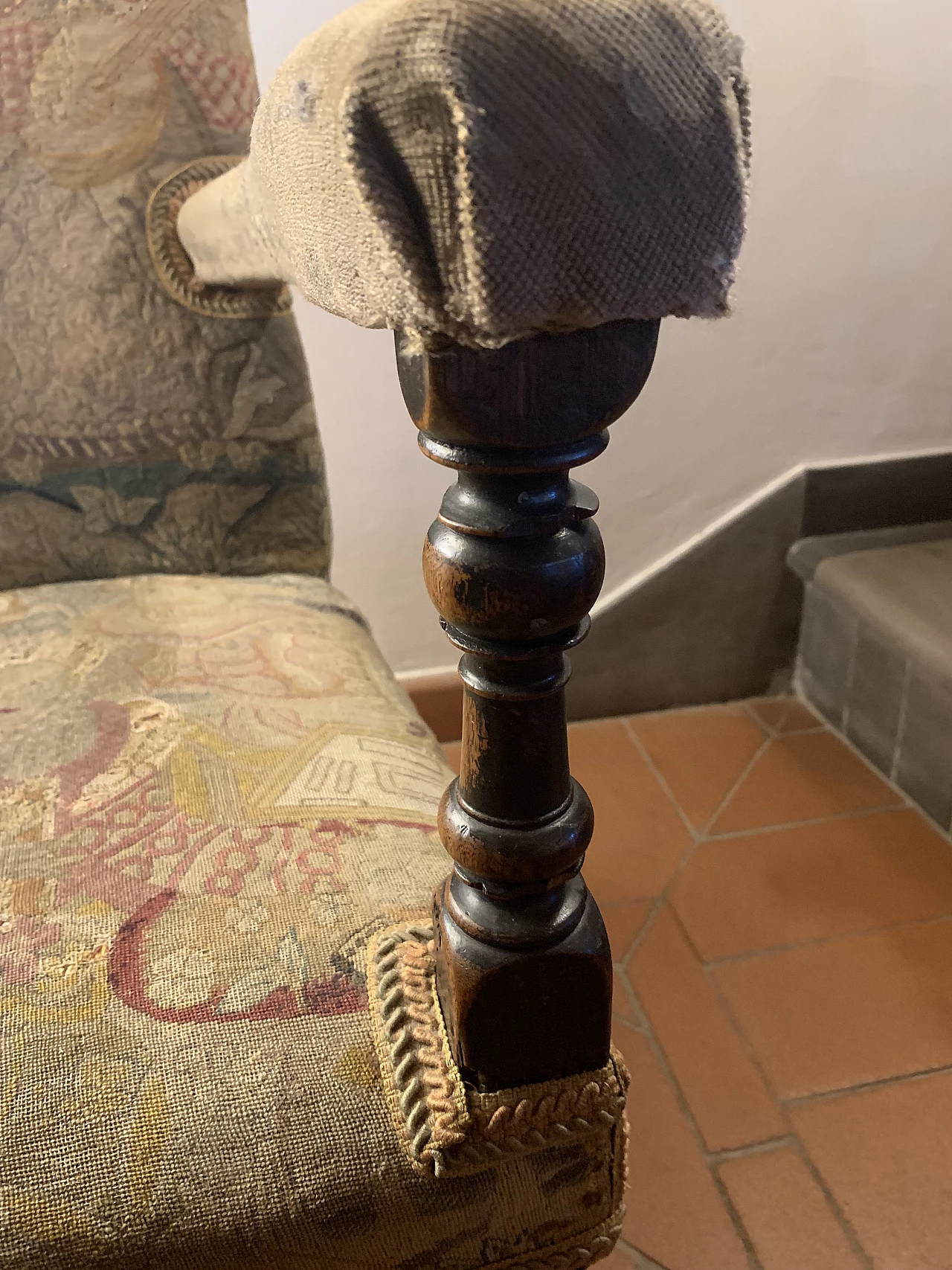 French walnut and patterned fabric armchair, 17th century 2