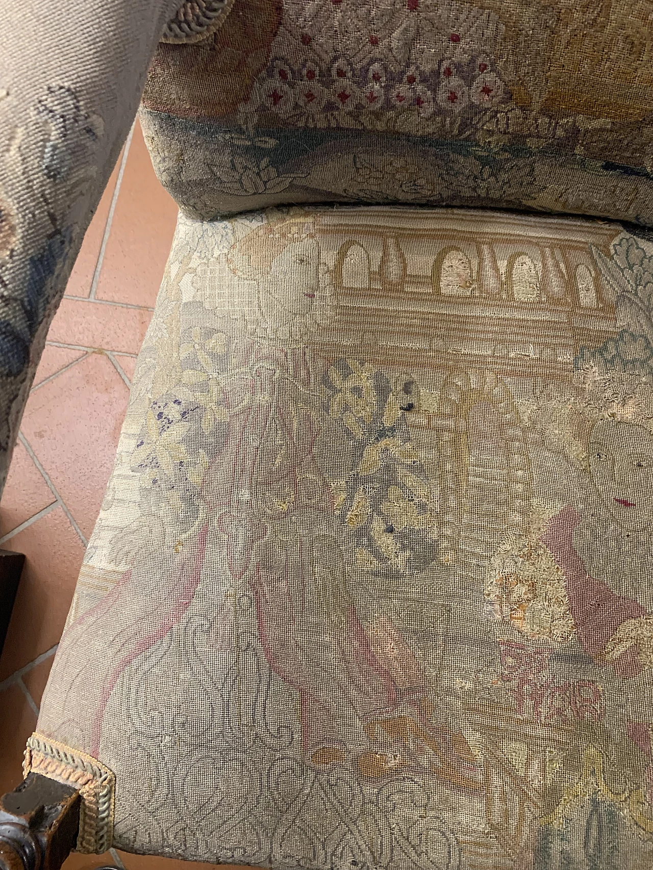 French walnut and patterned fabric armchair, 17th century 11