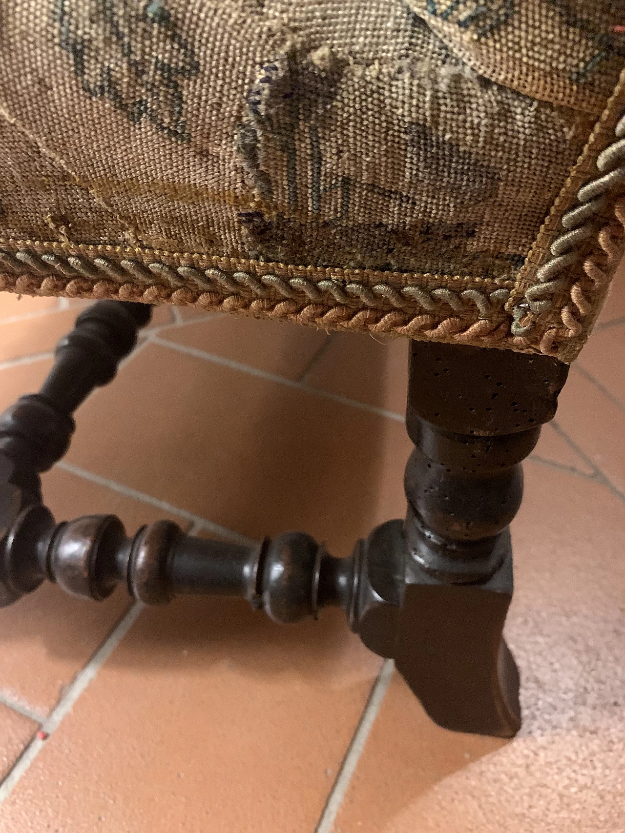 French walnut and patterned fabric armchair, 17th century 19