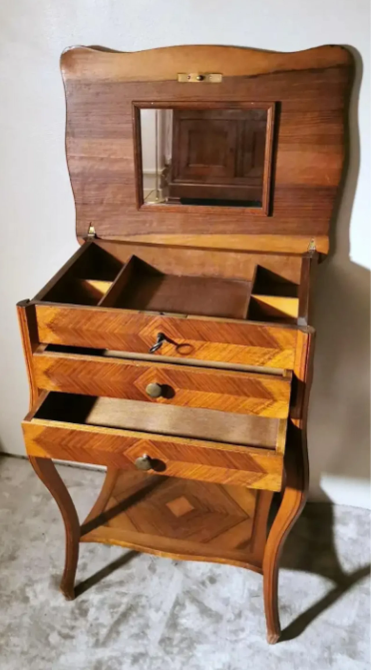 French dressing table in Louis Philippe style with mirror and drawers, late 19th century 4