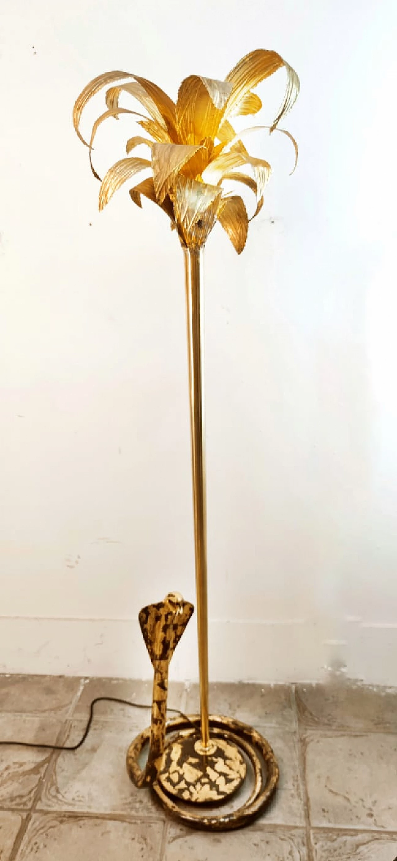 Brass palm tree-shaped floor lamp with cobra, 1970s 37