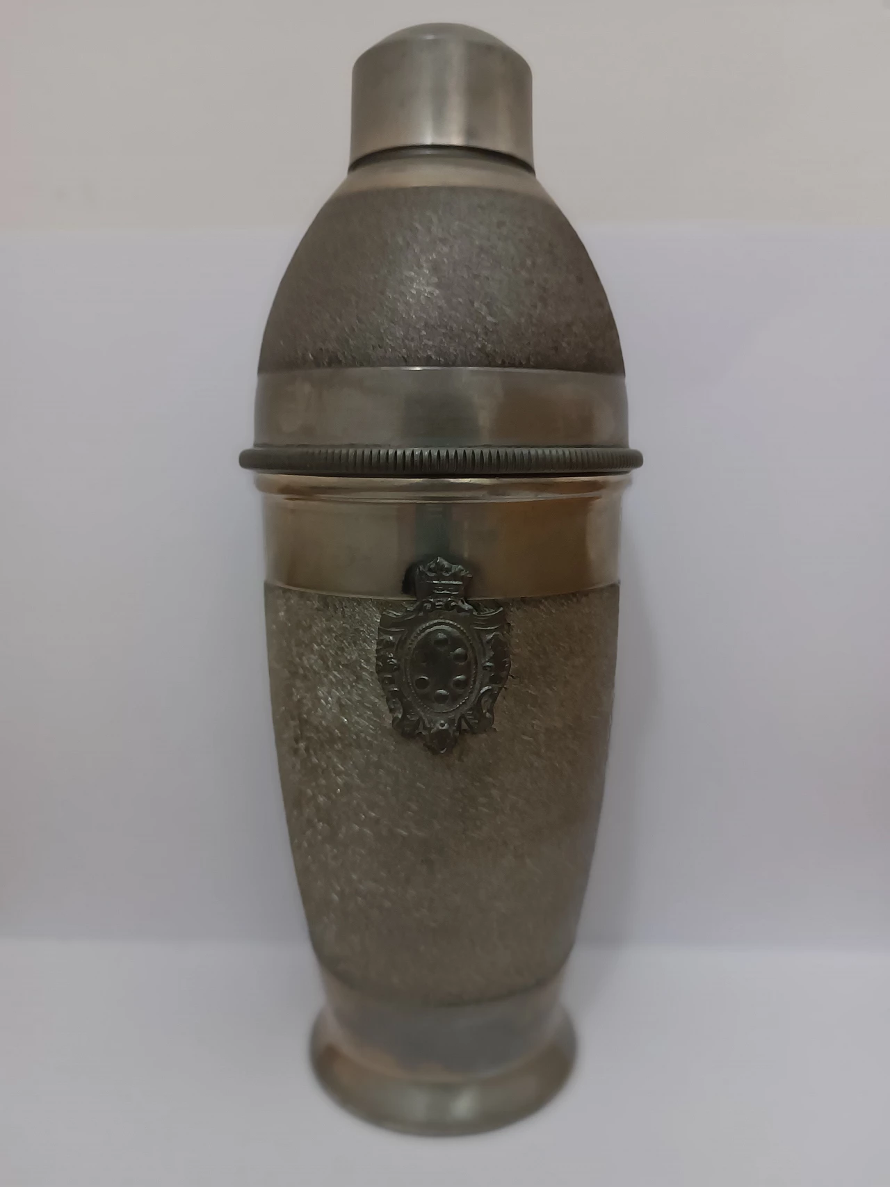 Pewter shaker with heraldic crests 1