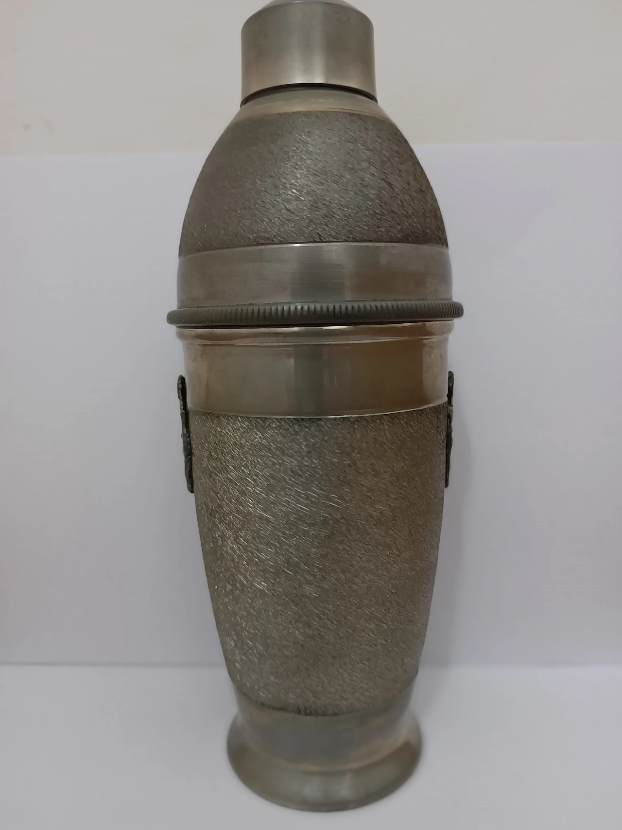 Pewter shaker with heraldic crests 4