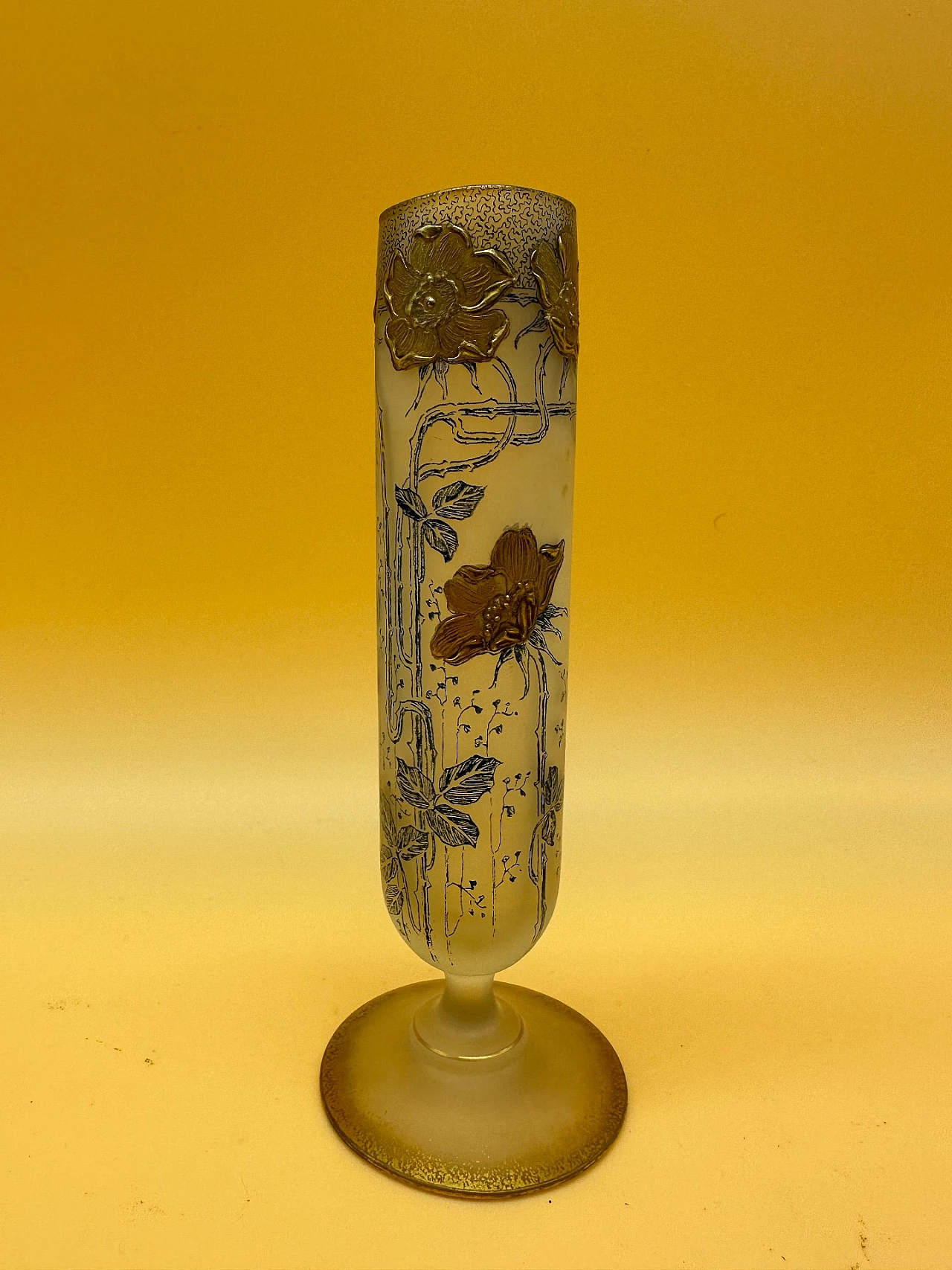 Glass vase with poppies 2