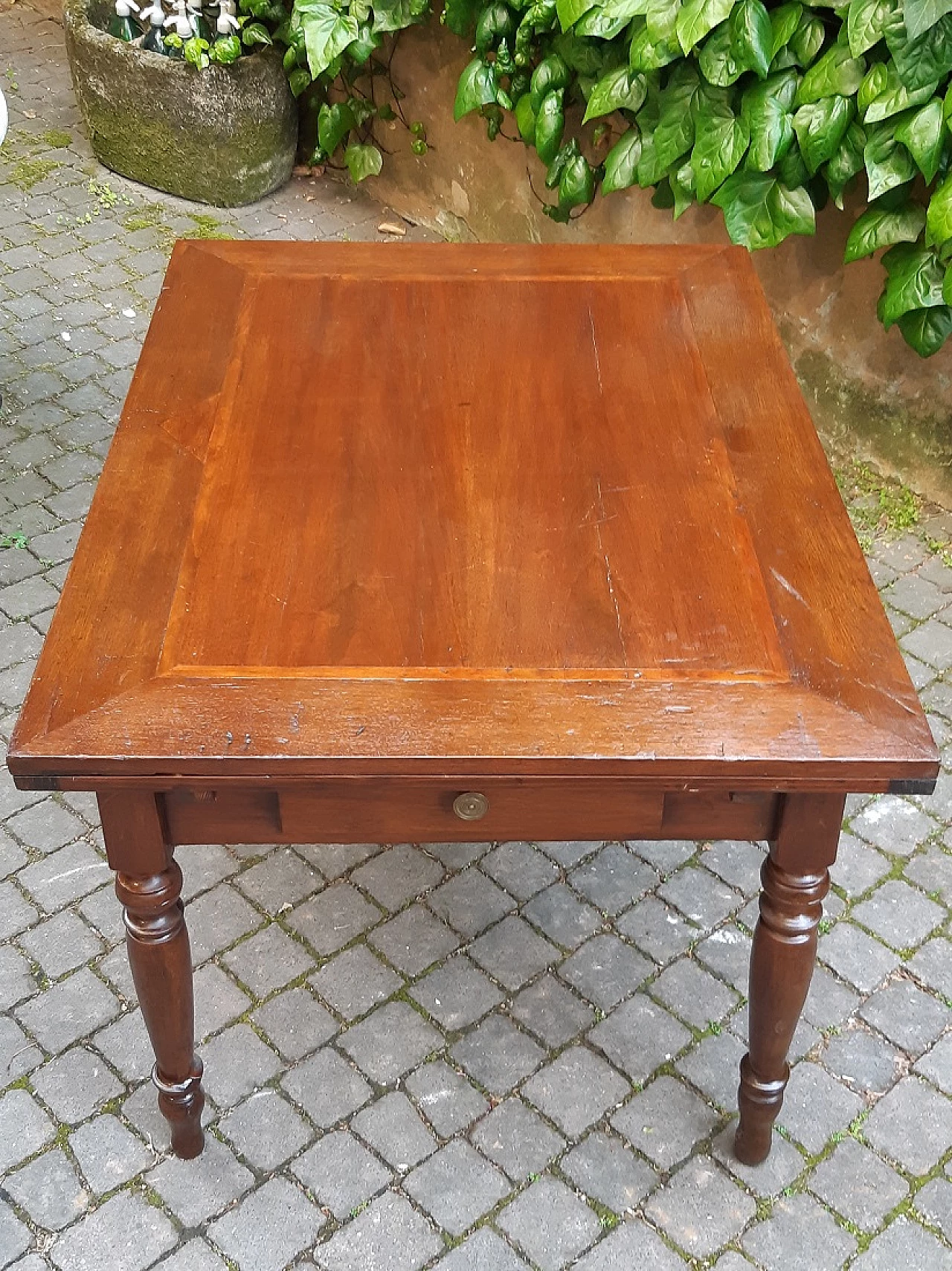 Extending walnut, oak and cherry table with turned legs, 19th century 2