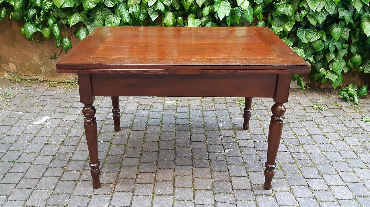 Extending walnut, oak and cherry table with turned legs, 19th century 7