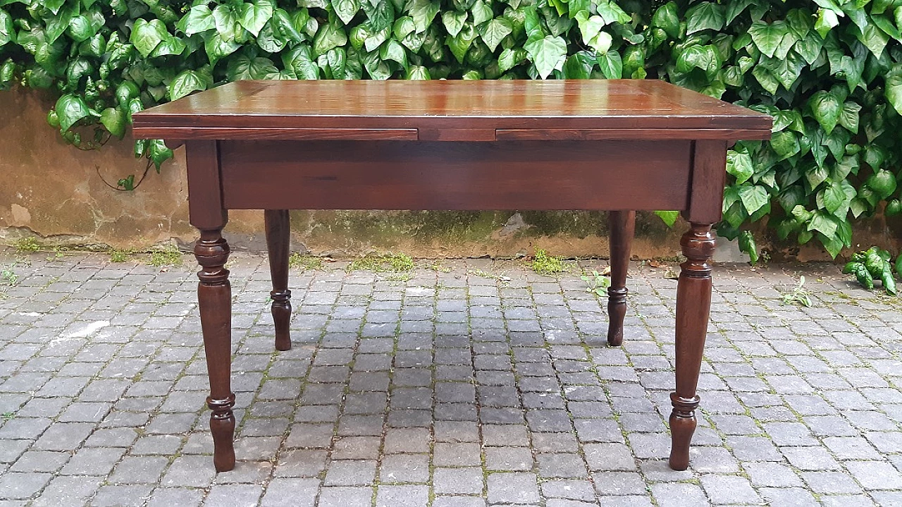 Extending walnut, oak and cherry table with turned legs, 19th century 8