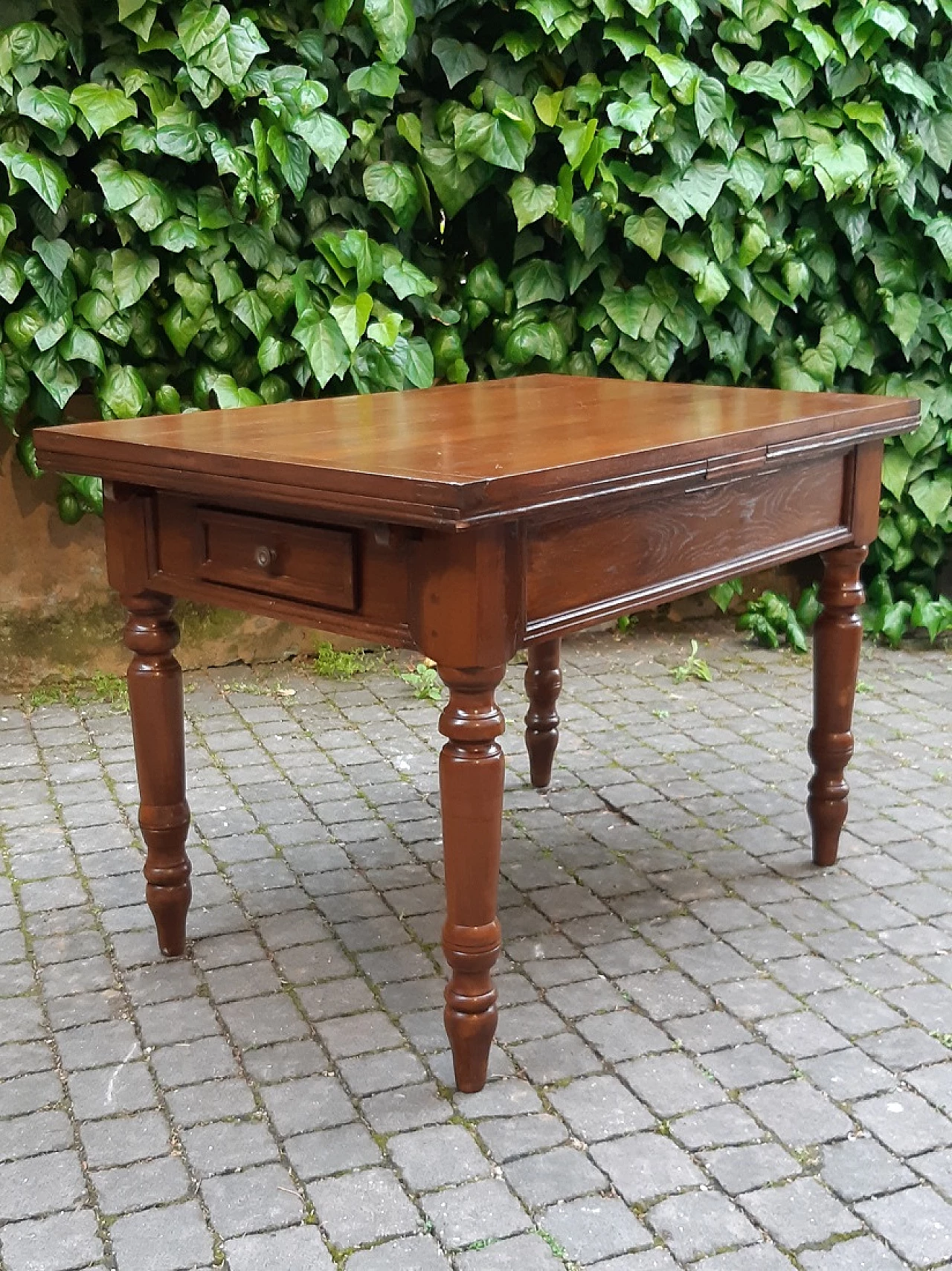 Extending solid walnut table with drawers, 19th century 5