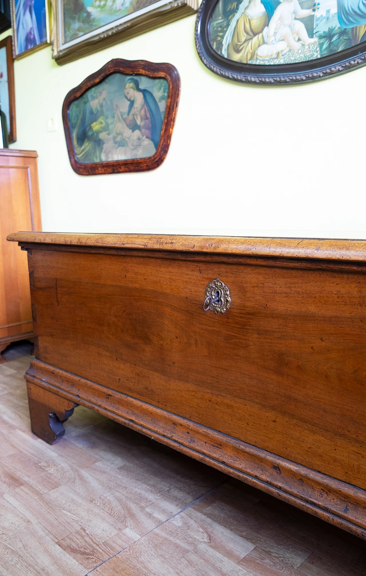 Rectangular walnut covered chest, mid-18th century 2