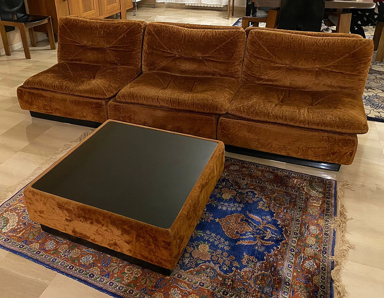 3 Velvet armchairs with coffee table by Saporiti Italia, 1970s 7