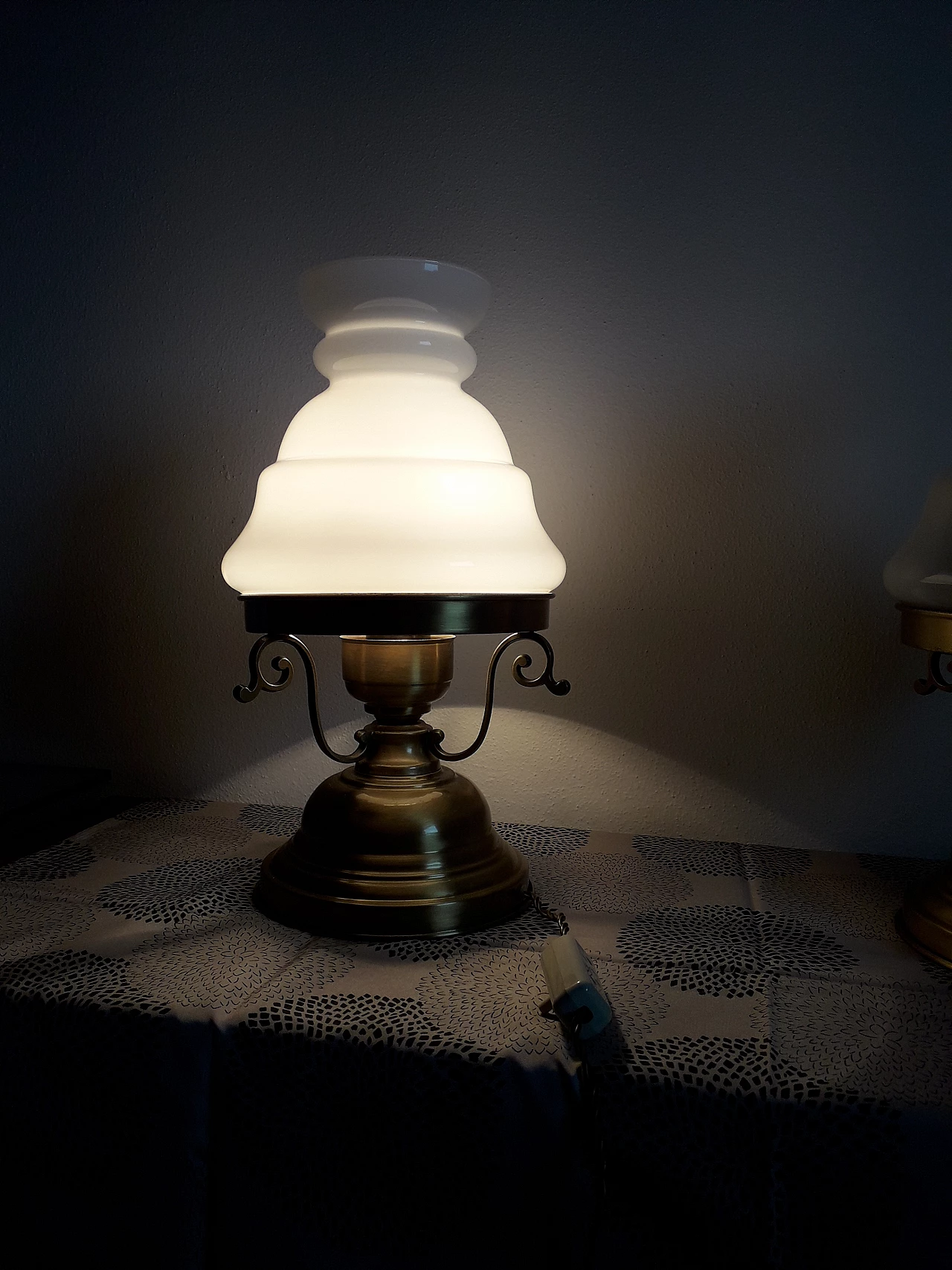 Coppia di lampade da tavolo in stile Country in vetro e ottone, anni '60 5