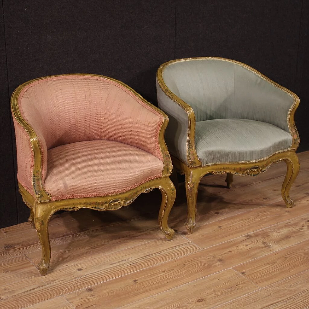 Pair of Venetian lacquered and painted wood armchairs 1