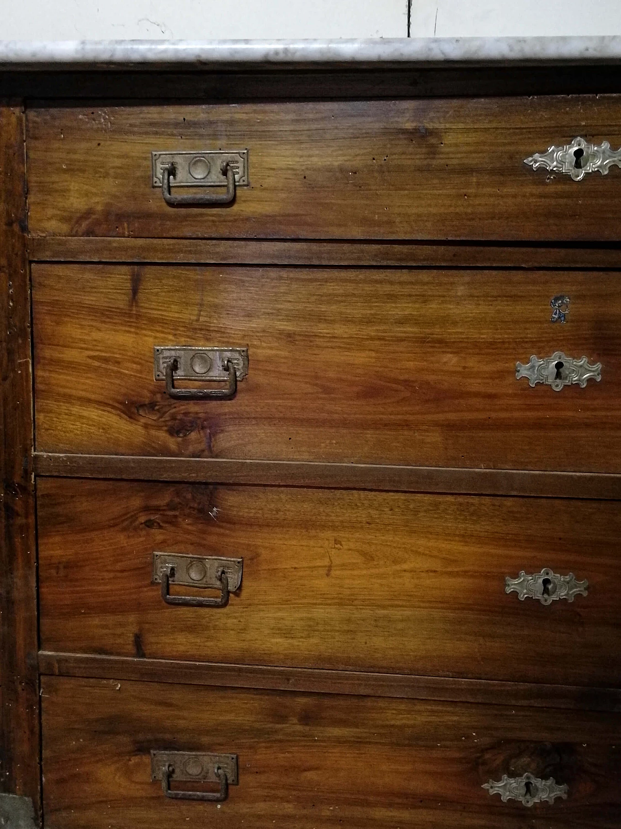 Solid walnut four-drawer dresser with marble top, 1930s 4