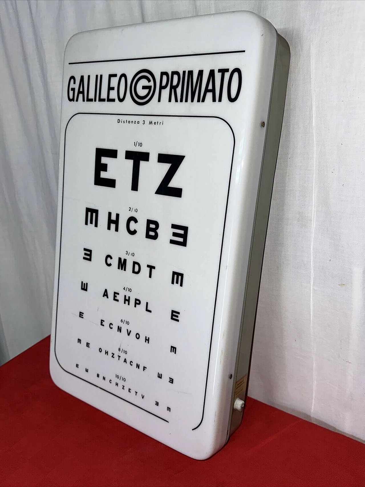 Lighted sign with Galileo Primato optometric table 7