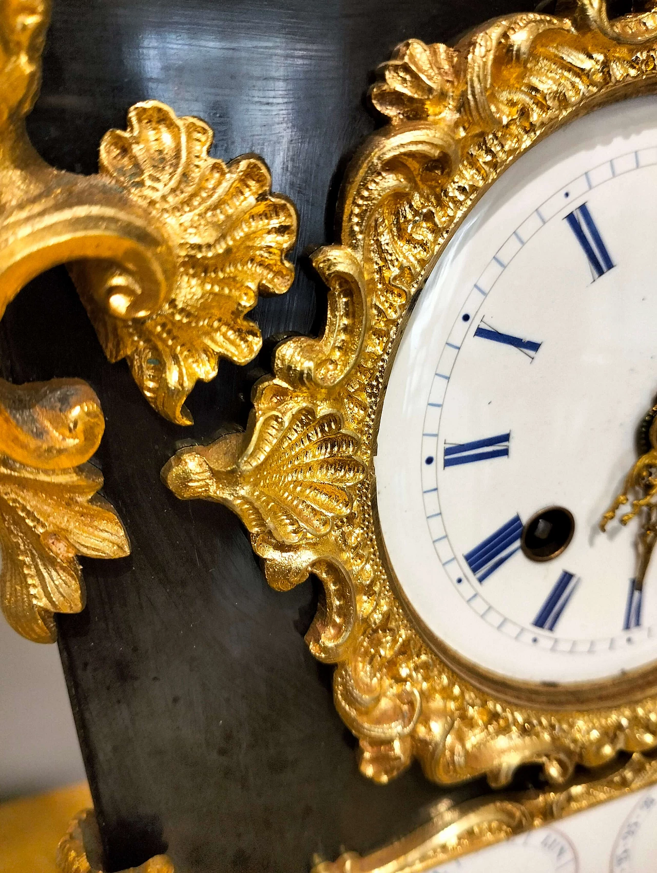 Gilt and burnished bronze Napoleon III clock with porcelain dial, 1850 6