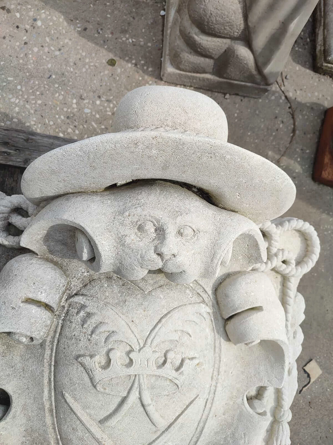 Papal coat of arms in Vicenza stone, 1920s 1