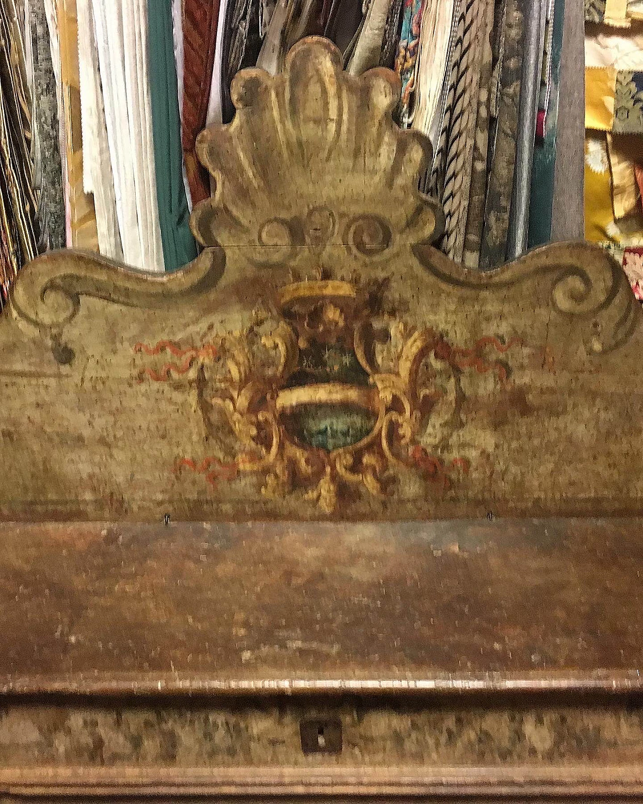 Wood bench with noble coat of arms, 17th century 2