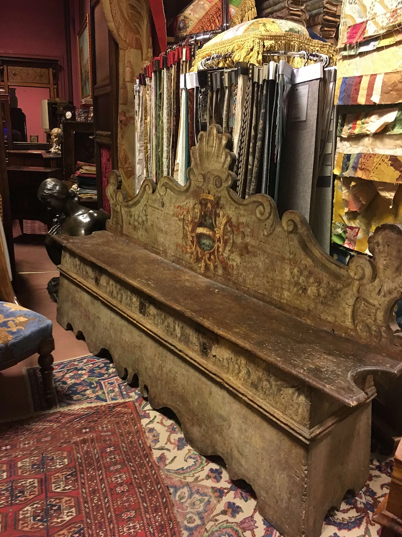 Wood bench with noble coat of arms, 17th century 3