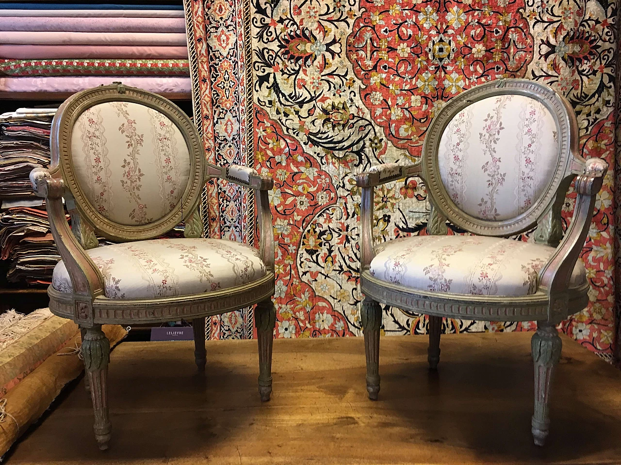 Pair of Piedmontese Louis XVI wood and fabric armchairs, mid-18th century 4