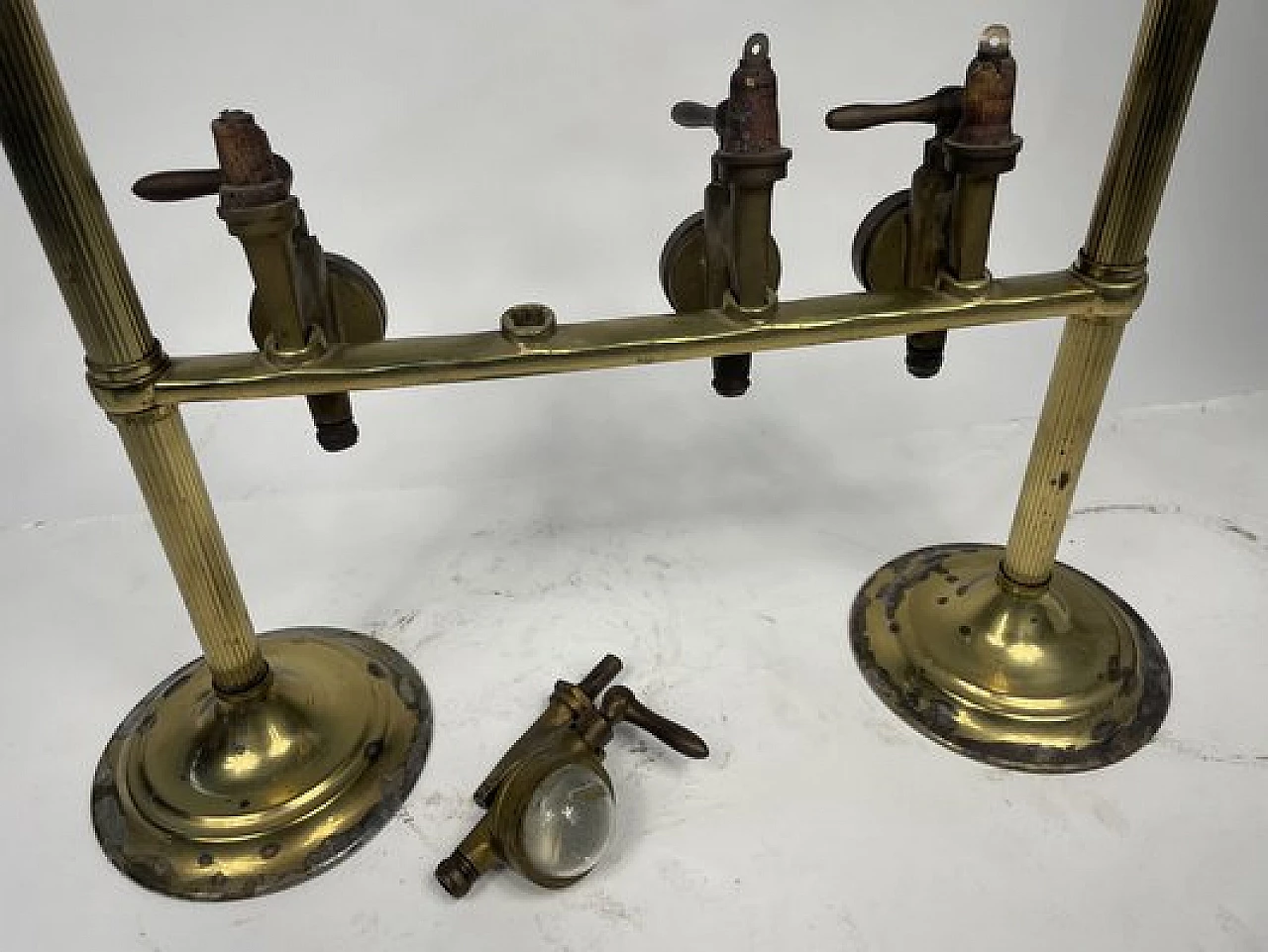 Brass and bronze beverage dispenser with pourers and taps, 1940s 13