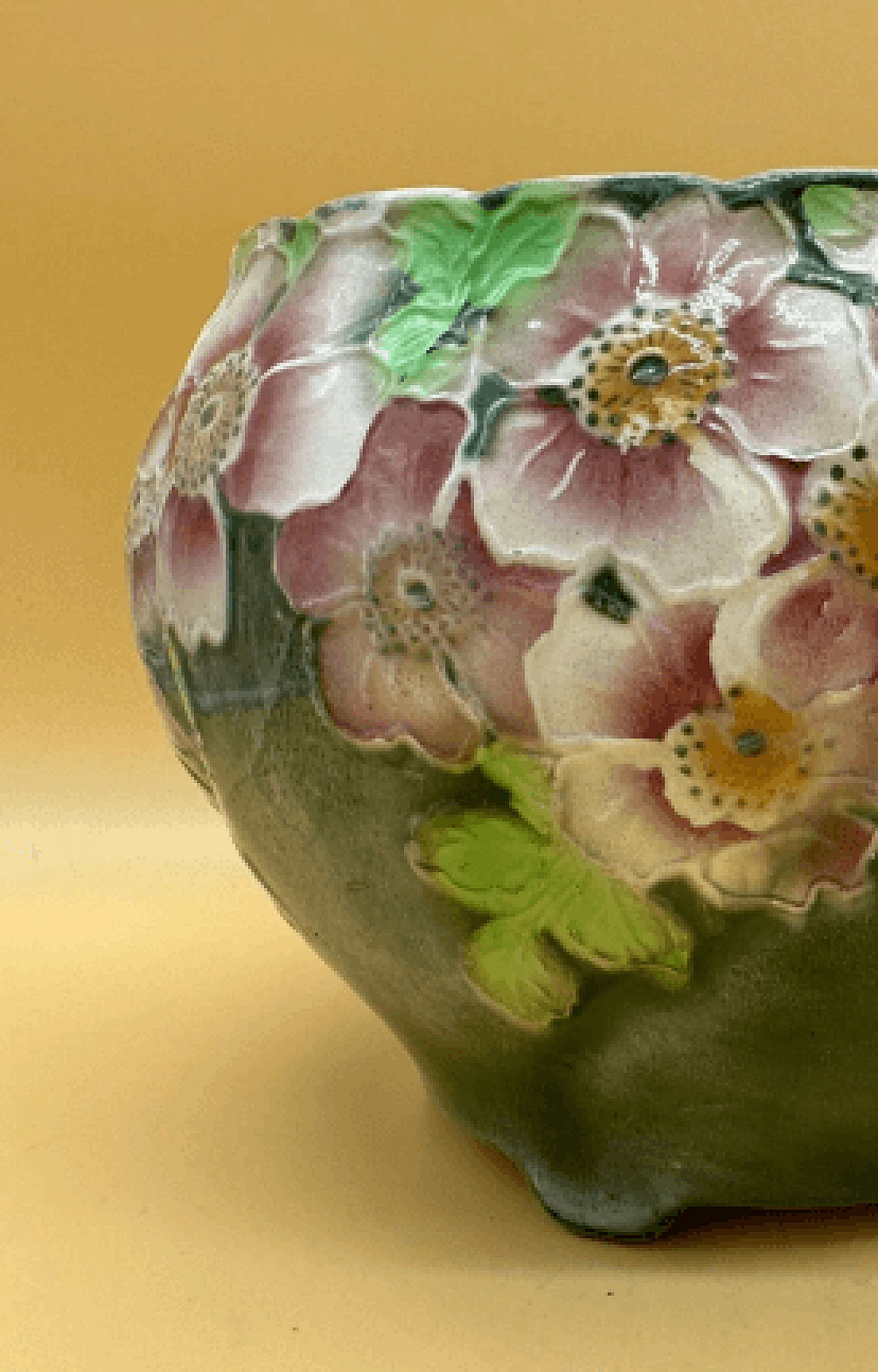 Polychrome ceramic cachepot with flowers 3