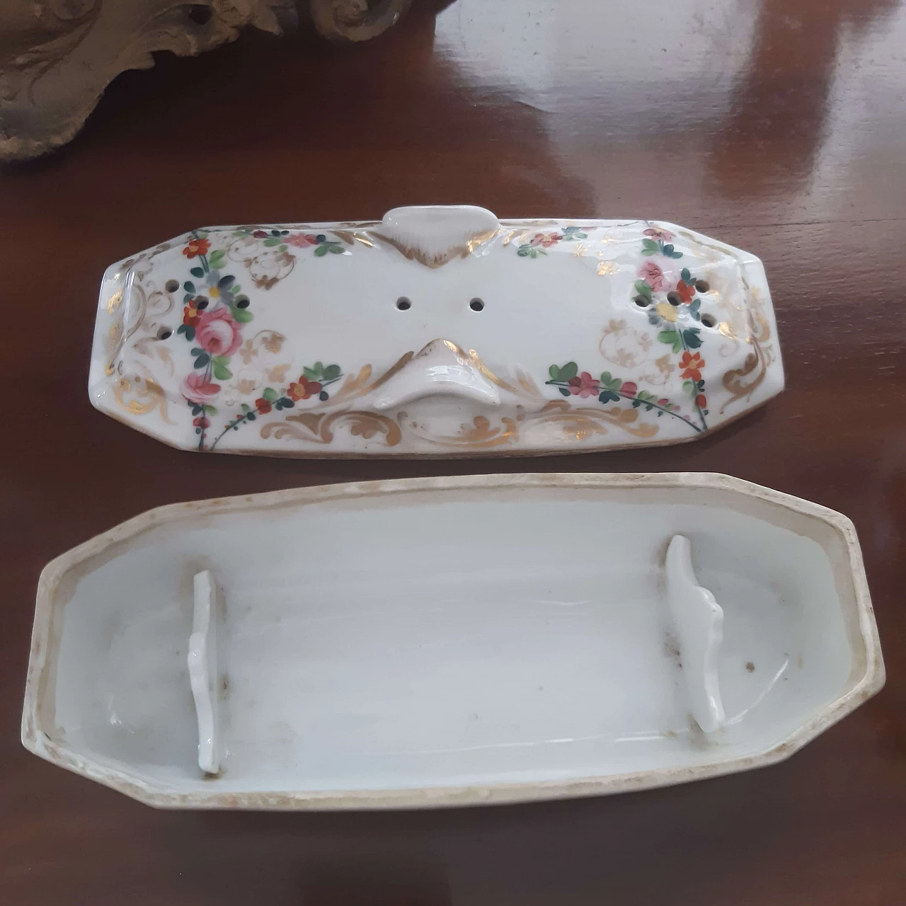 Porcelain essence burner with floral decoration, mid-19th century 2