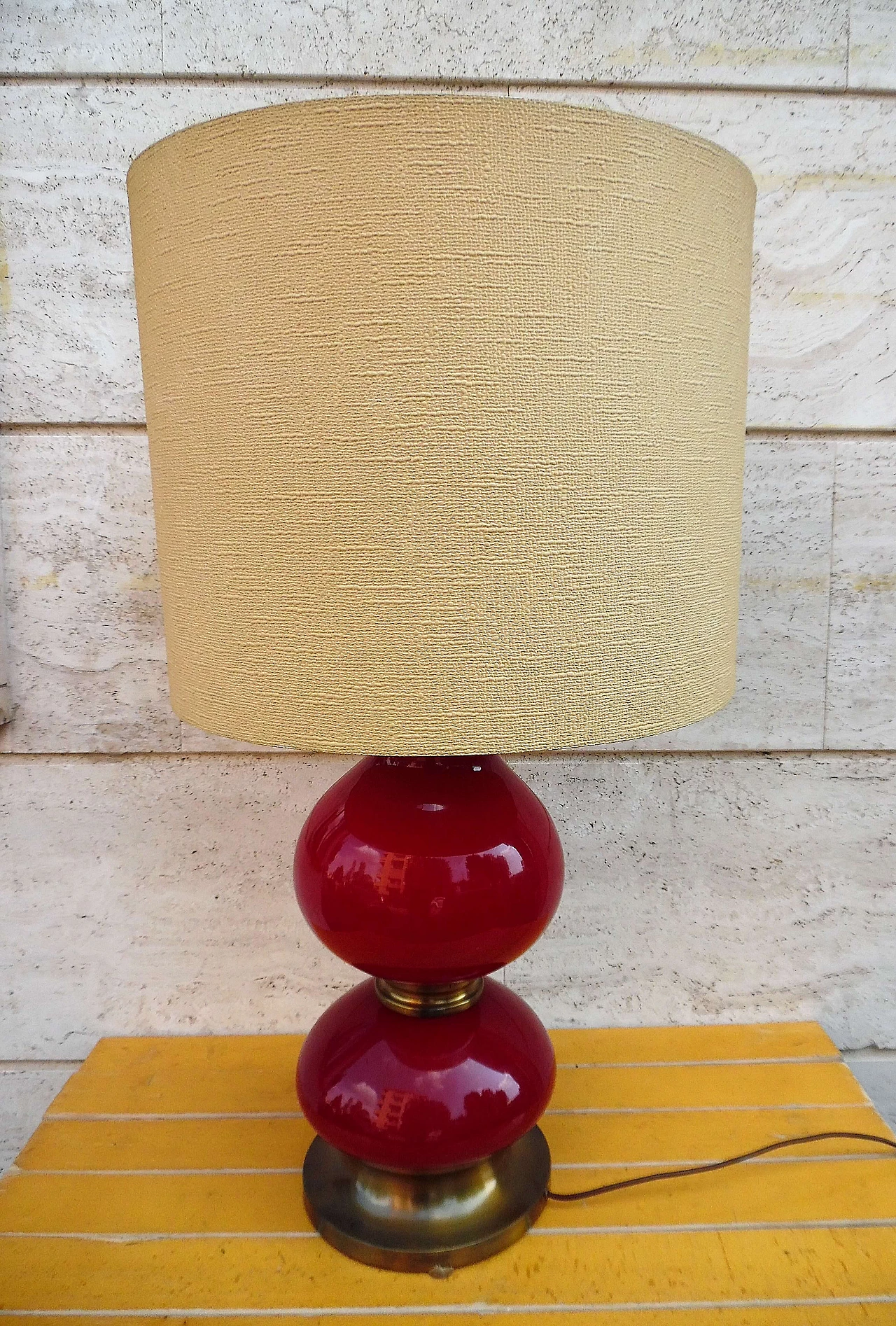 Burgundy glass and gilded metal table lamp, 1970s 1