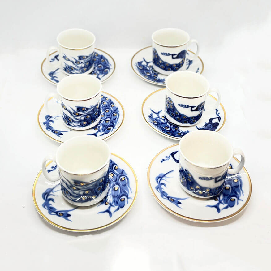 6 Tazze con piattini in porcellana con pavoni cobalto di V. Dolejš per  Karlovarský Porcelán, anni '60