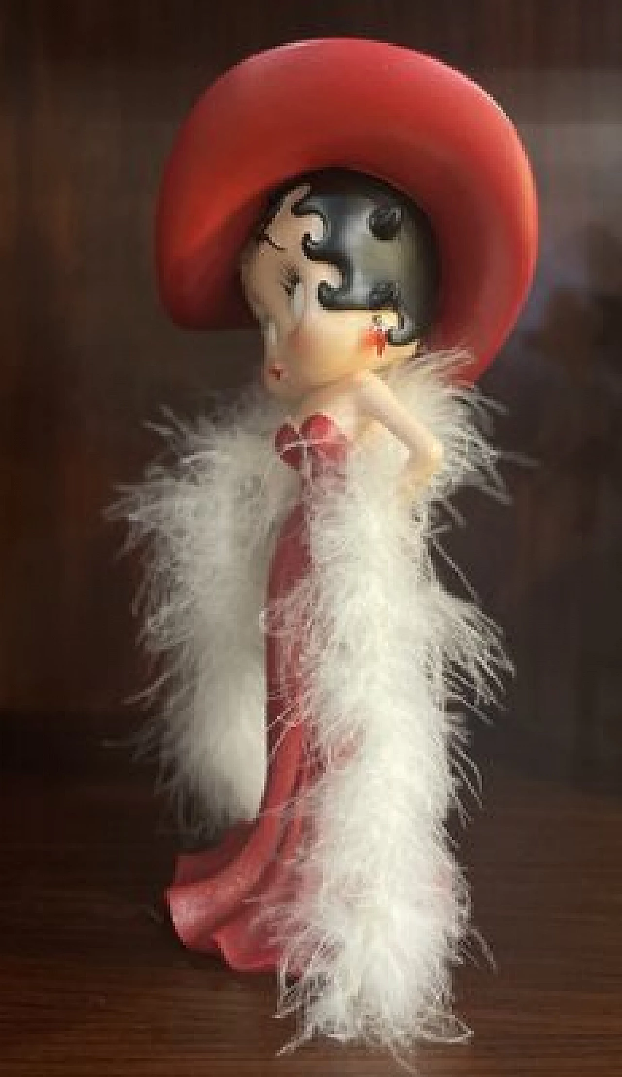 Statuetta di Betty Boop con boa di piume di Fleischer Studios, 2003 1