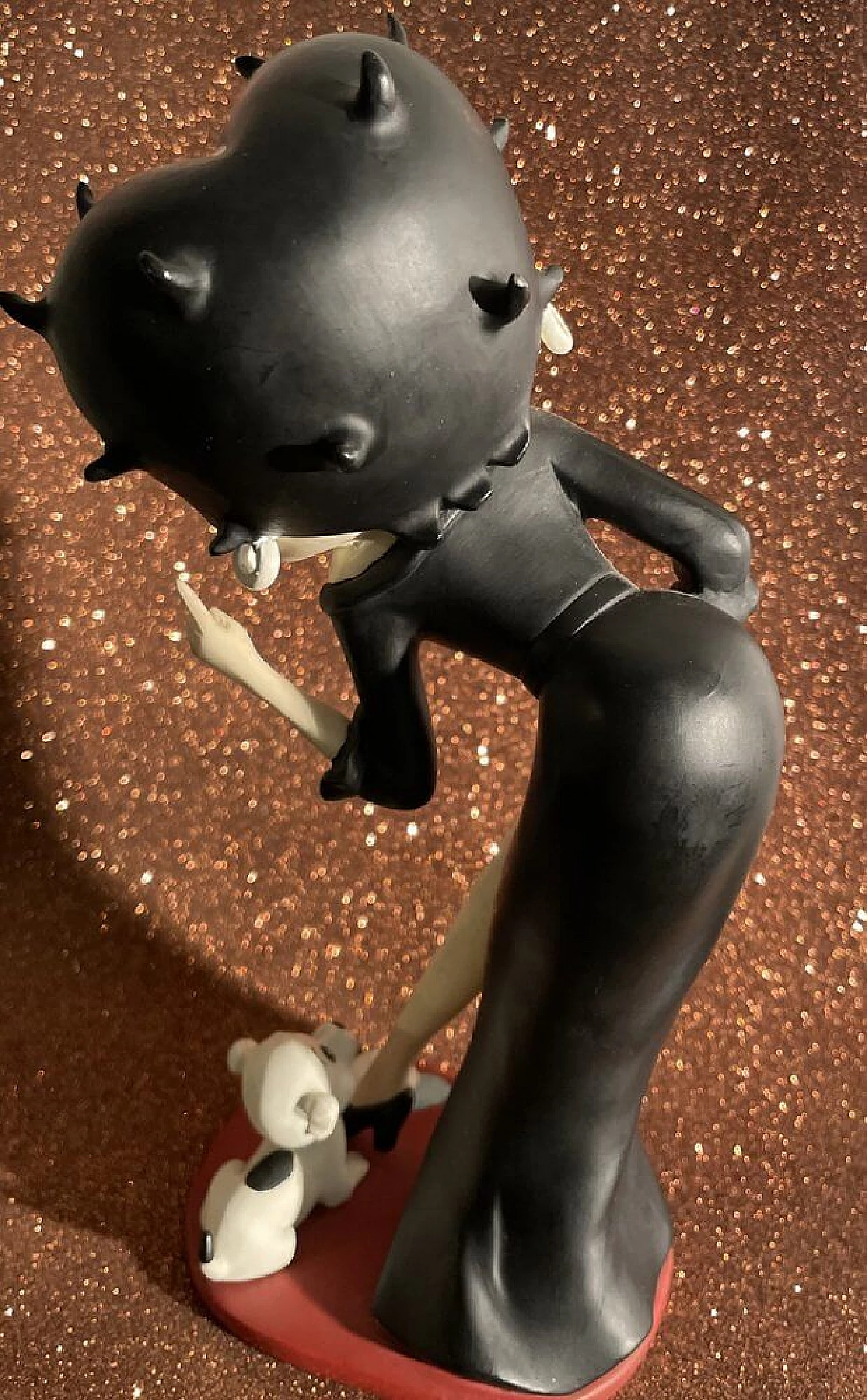 Statuetta da collezione Betty Boop con abito nero e cagnolino di Fleischer Studios, 2007 6