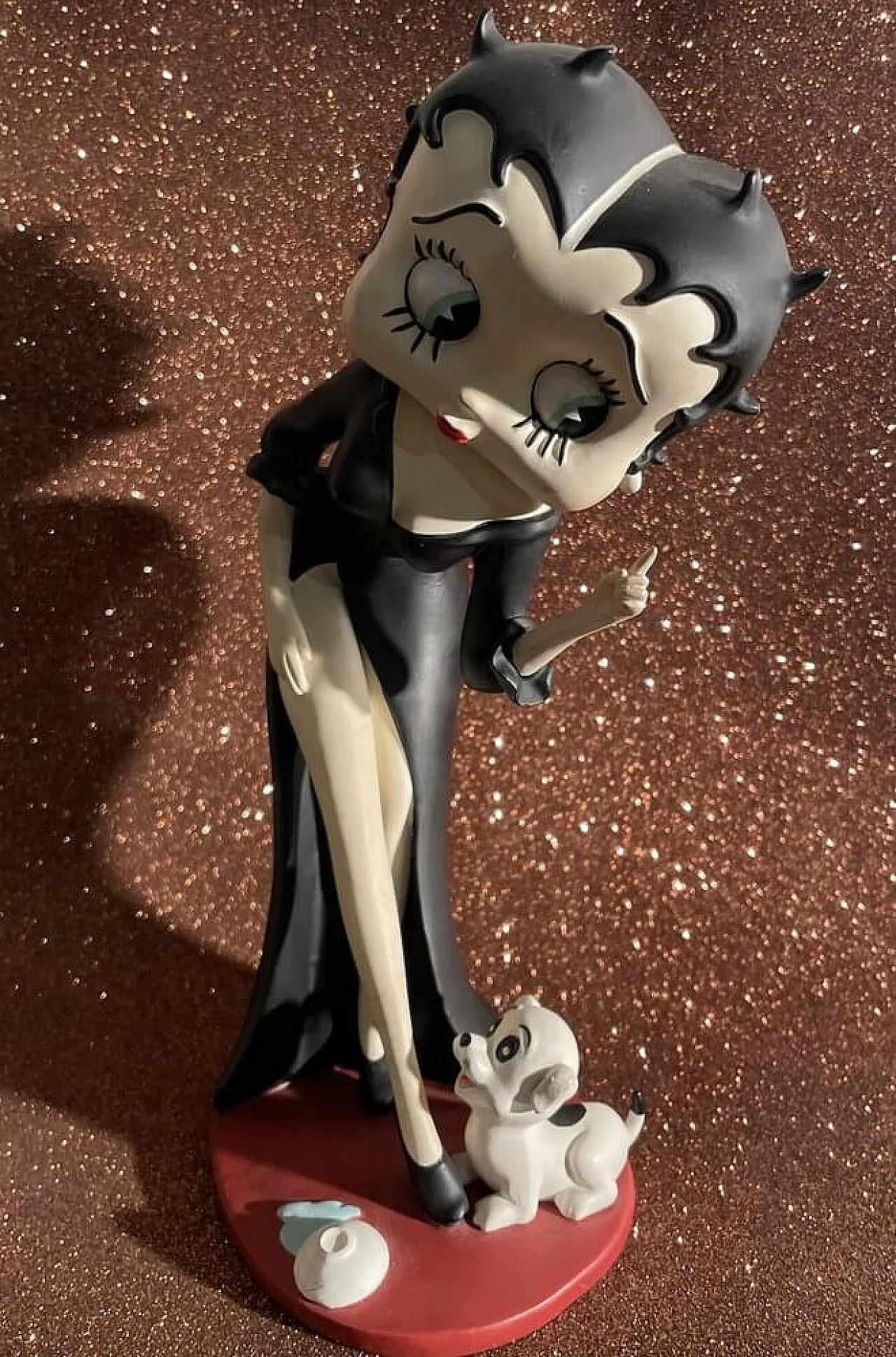 Statuetta da collezione Betty Boop con abito nero e cagnolino di Fleischer Studios, 2007 7