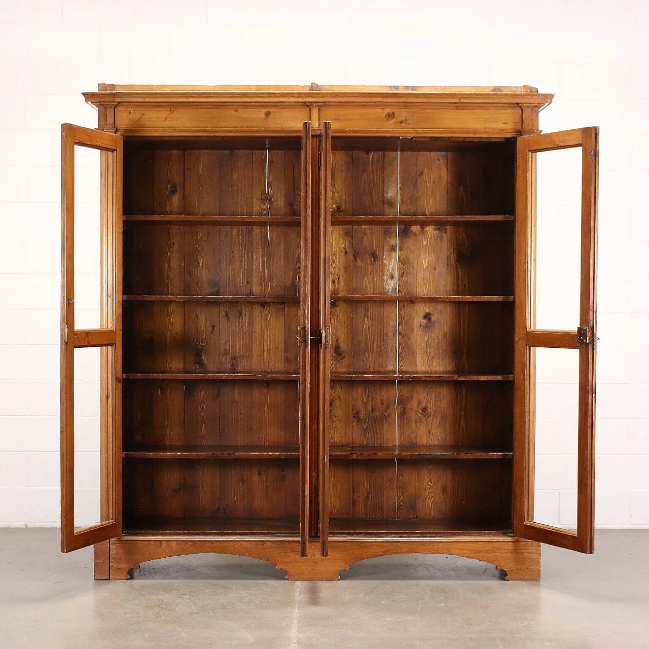 Spruce bookcase with glass doors, 19th century 3