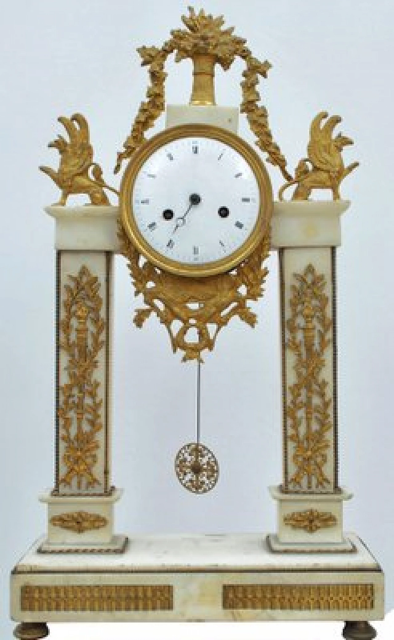 Louis XVI white marble and gilded bronze table clock, 18th century 4