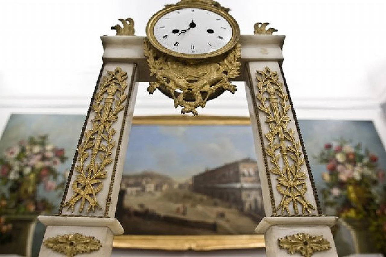 Louis XVI white marble and gilded bronze table clock, 18th century 12