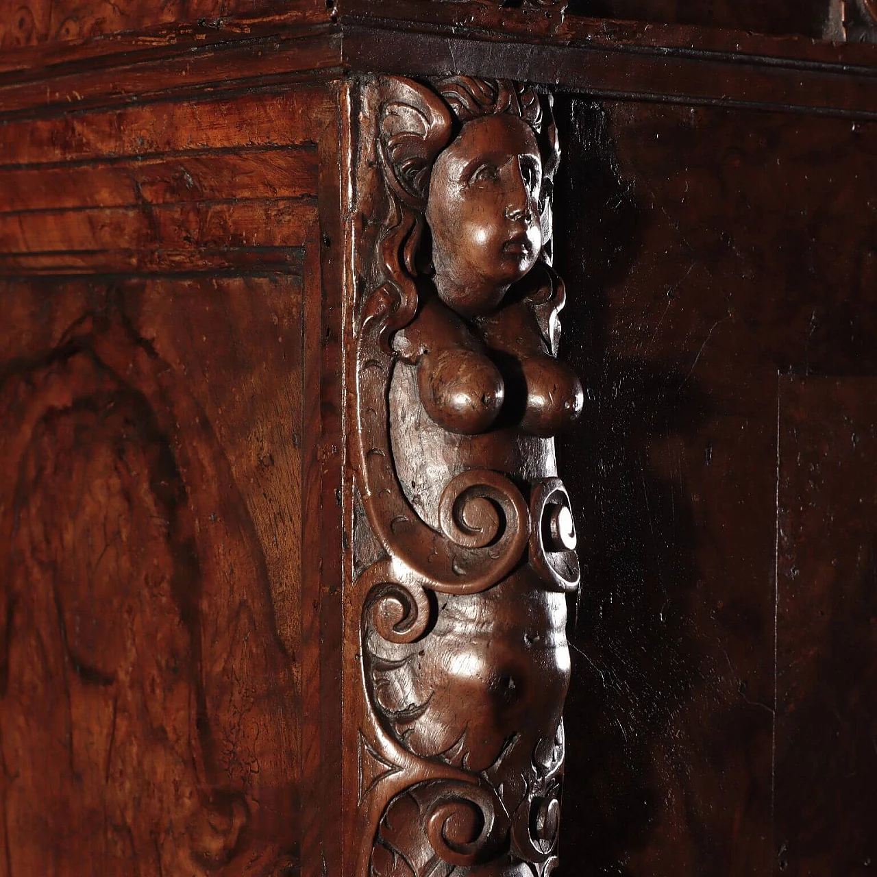 Tuscan Baroque cabinet in walnut root, 1500s 4