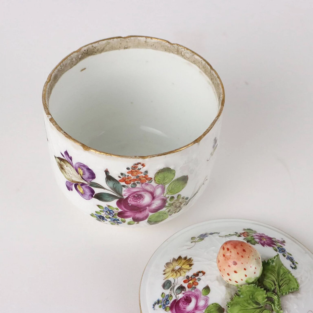 Porcelain sugar bowl with floral motif and strawberry, 19th century 3