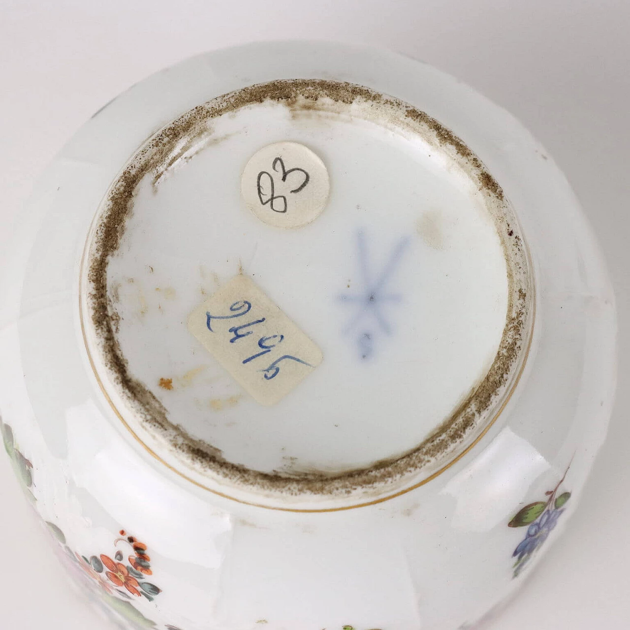 Porcelain sugar bowl with floral motif and strawberry, 19th century 8