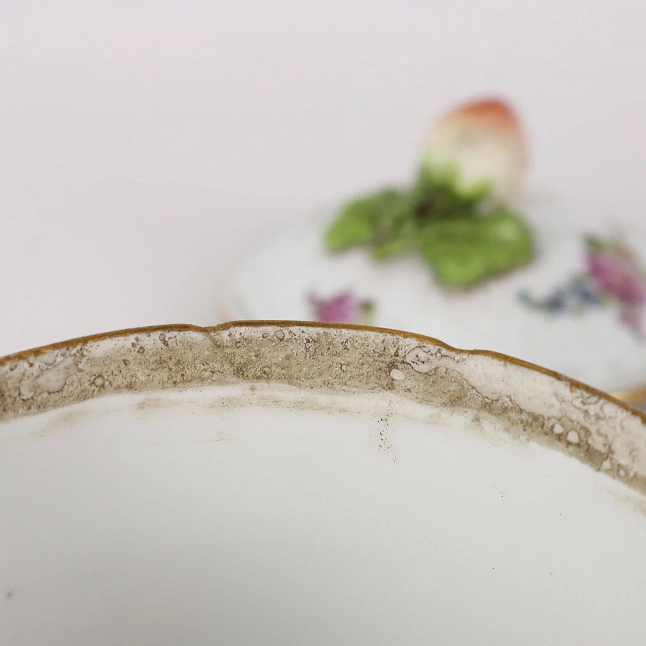 Porcelain sugar bowl with floral motif and strawberry, 19th century 9