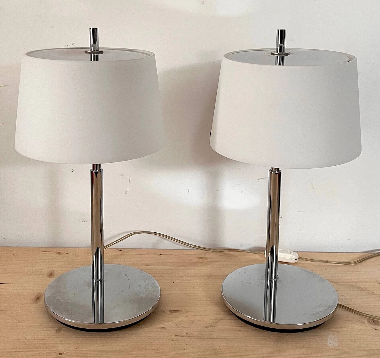 Pair of table lamps in chrome-plated steel and frosted glass by Fontana Arte, 2000s 19